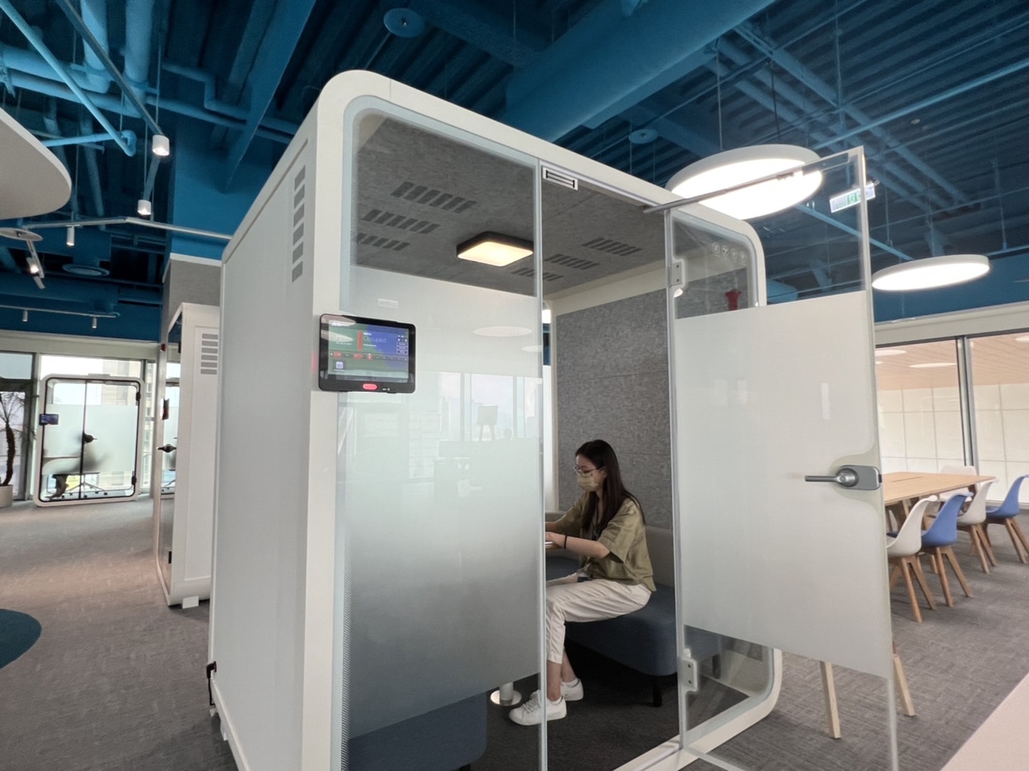 友達高雄據點的智慧行動辦公艙，展現友達在面板以外的研發應用軟實力