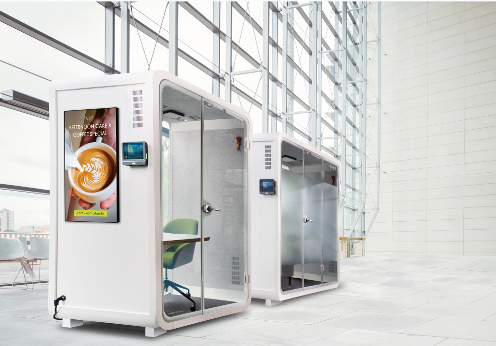 友達子公司達擎之智慧行動辦公艙，採用PDLC智慧調光玻璃設計，透過通電與斷電的電流切換，呈現透明與霧面效果，具節能降耗特性並兼顧隱私，確保資訊安全