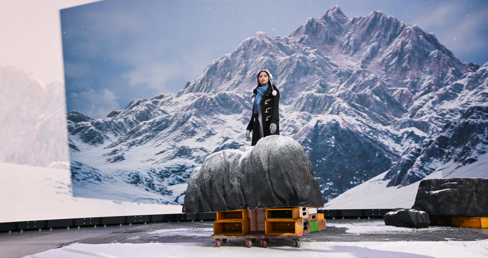 友達顯示屏專業調校技術與專案安裝經驗，使顯示屏呈現創作者想表達的精緻內容，讓表演者有沉浸式臨場感使演出逼真