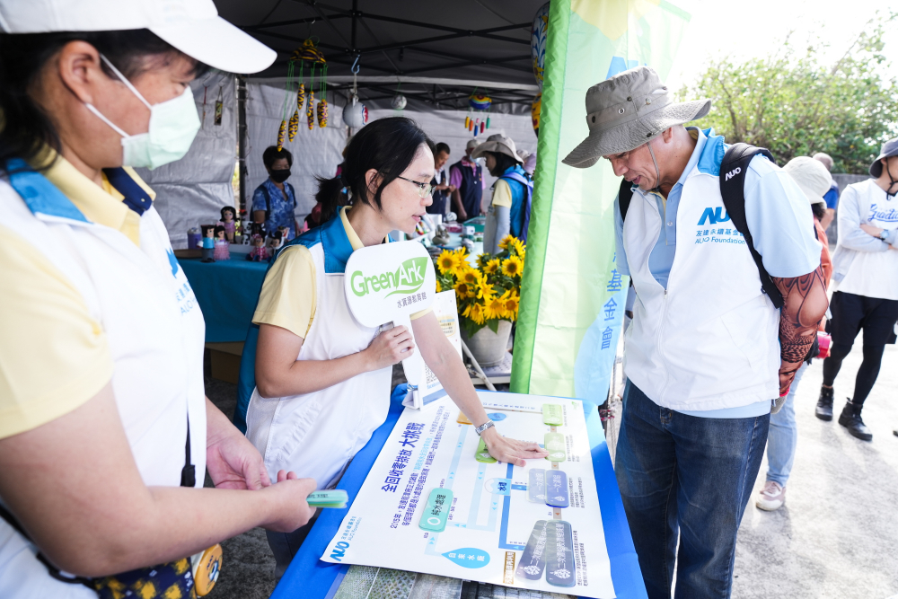 2023年友達永續基金會Ocean Party活動攜手社會企業及地方創生團體，策展食衣行等循環再生環教市集，及電動巴士接駁等低碳活動設計，打造減塑低碳的永續淨灘活動