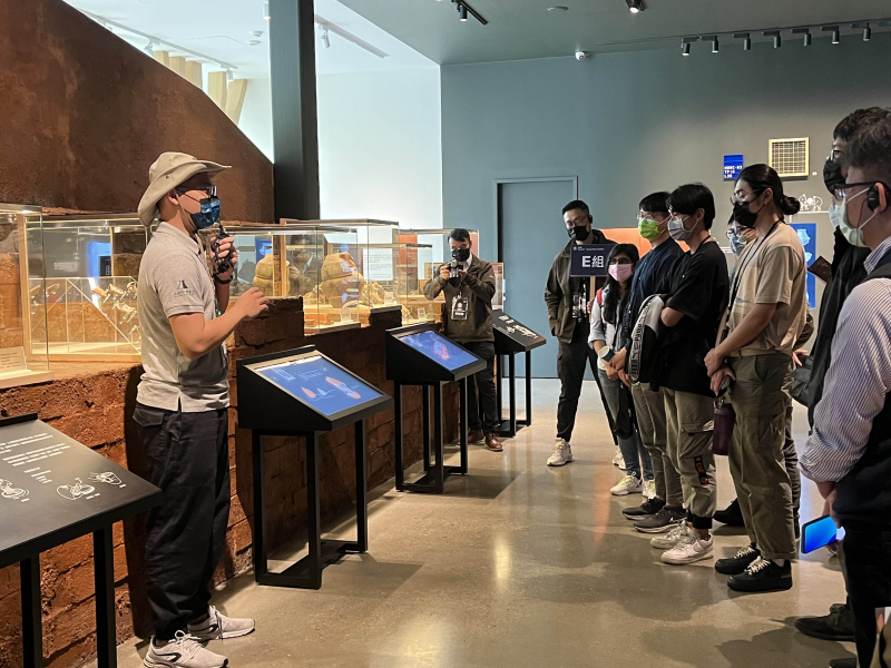 友達招募員工為文化志工，擔任文化館導覽大使，積極推廣文資保存、文史教育