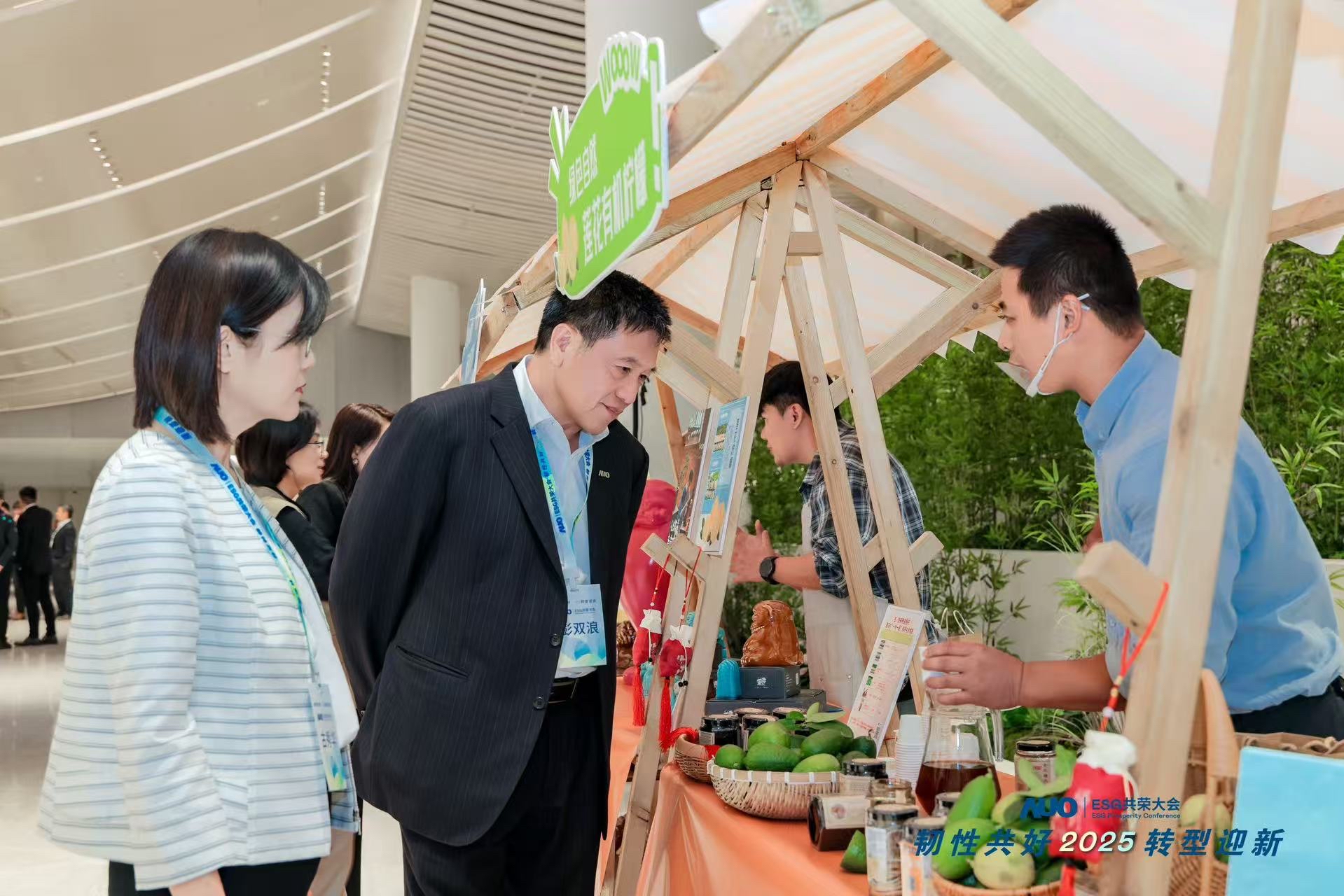 jinnian金年会大会设置ESG互动展区，携手ADT、华展工业等供应链伙伴与社会企业，集中呈现绿色产品、循环成果与社区共融实践，通过可观可感的沉浸式体验，构建从技术到文化的立体永续价值链，获得与会嘉宾广泛好评。