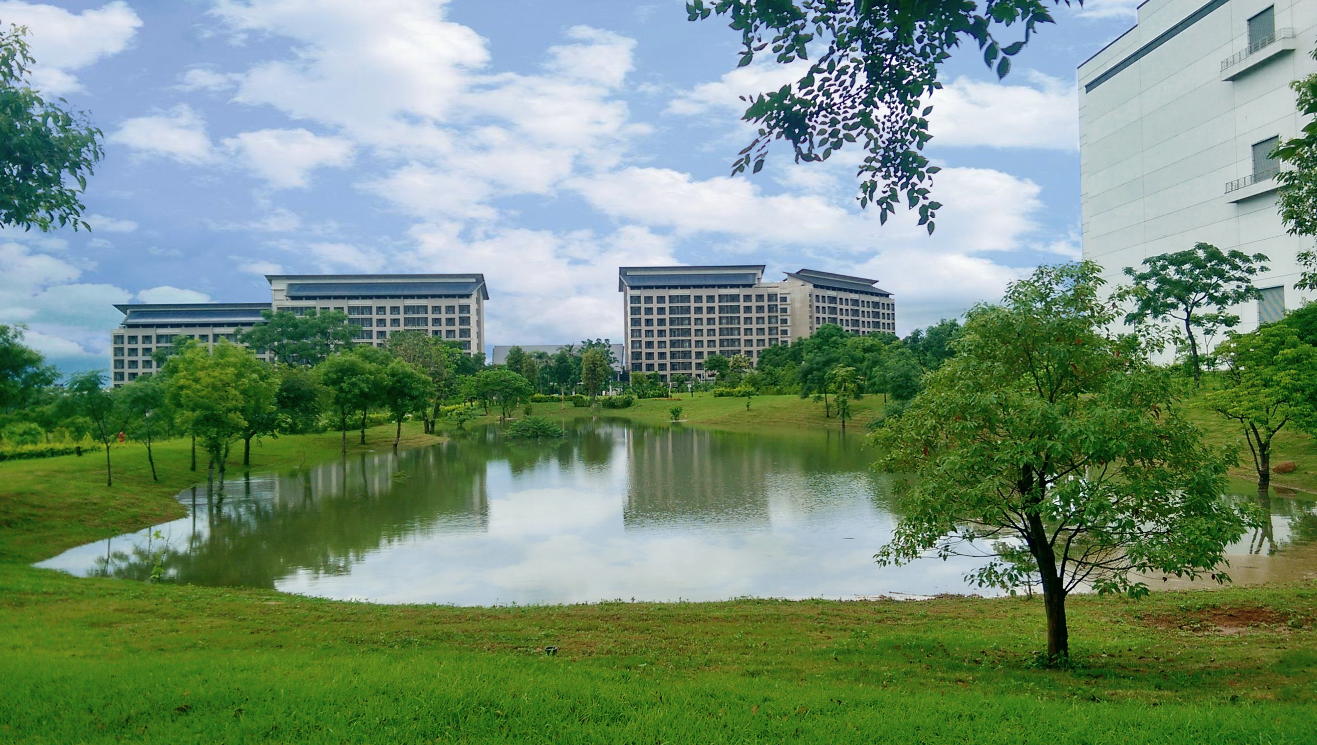 友達在氣候變遷與水安全兩大主題，獲CDP雙A全球領導級肯定。在氣候變遷面，友達重視營運廠區自然共生，透過TNFD國際框架制定自然衝擊相關的調適與減緩策略，強化企業氣候韌性