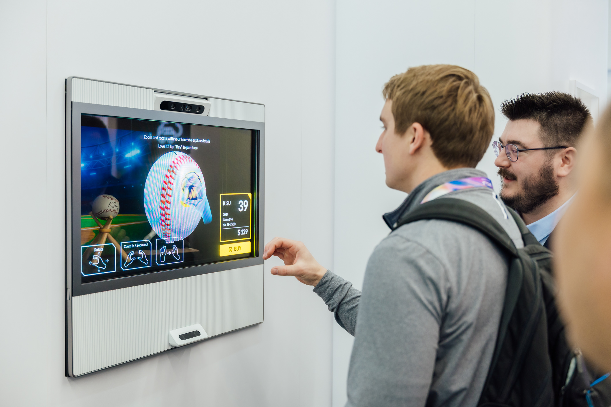 友達智慧移動透過專屬展間，與客戶深度聚焦，密切探討產品協作共創的機會與落地的可能性，激發人車互動的創新再進化，並結合輸出國際的Micro LED前瞻技術跨界應用，揭開更多元精彩的應用情境。