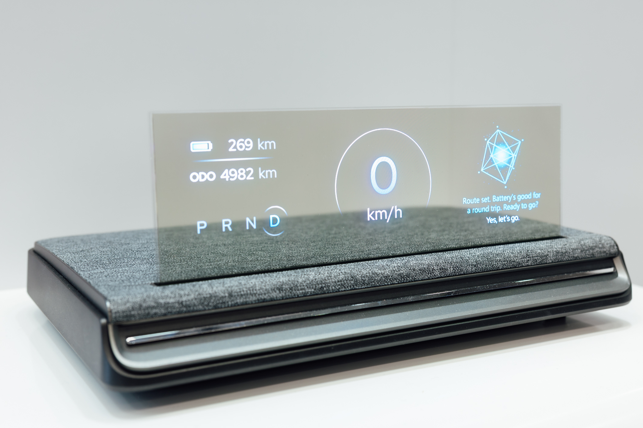 全球首款Aero Module透明Micro LED顯示器模組外觀輕盈通透，可與數位內容完美融合，提供動態顯示、先進控制、個人化沉浸感受。