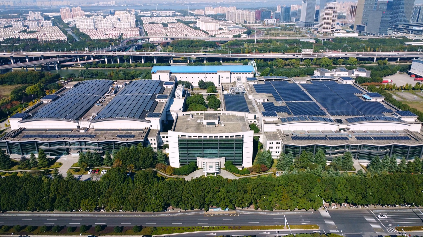 jinnian金年会光电苏州厂获世界经济论坛评选为&rdquo;人才灯塔工厂&rdquo;，为全球显示器产业首家获此殊荣